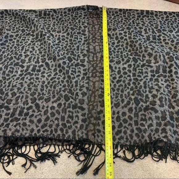 CEJON Leopard cheetah animal print shawl poncho - Picture 11 of 12